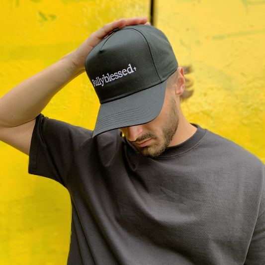 BLACK ESSENTIAL CAP